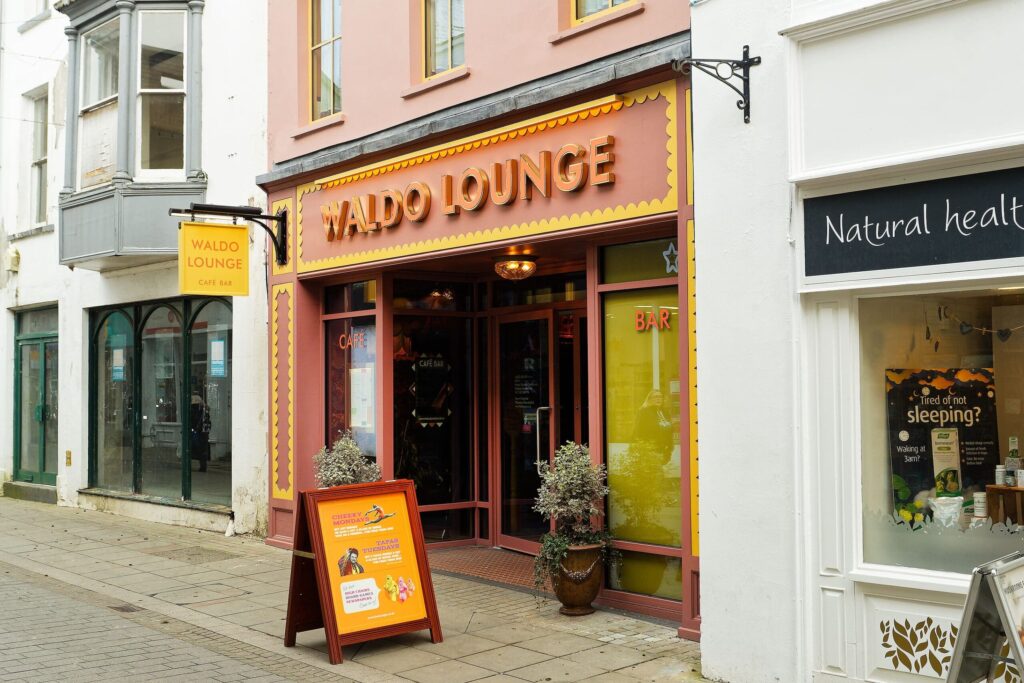 UNP-Loungers-46383-Waldo-Lounge-Haverfordwest009-scaled